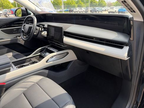 Used 2025 Lincoln Nautilus Premier AWD/4WD image 10