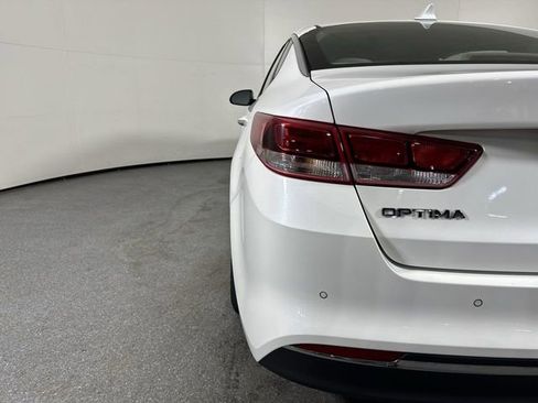 Used 2018 Kia Optima LX w/ 17" Alloy Wheels Package image 29