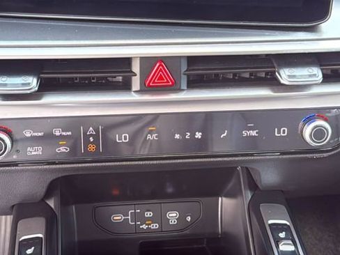 Used 2025 Kia Sorento S w/ Panoramic Sunroof Package image 25