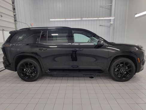 Certified 2025 Chevrolet Traverse RS w/ LPO, Floor Liner Package AWD/4WD image 40