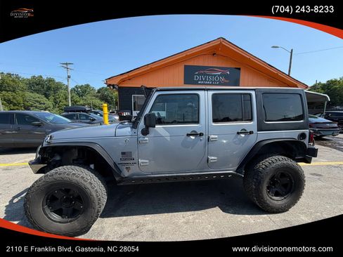 Used 2014 Jeep Wrangler Unlimited Sport w/ Connectivity Group AWD/4WD image 2