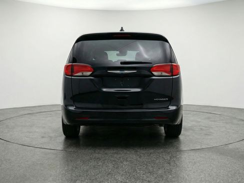Used 2024 Chrysler Voyager LX image 7