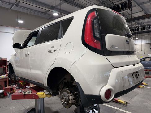 Used 2015 Kia Soul ! w/ Sun & Sound Package image 3