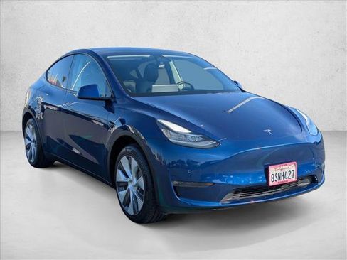 Used 2020 Tesla Model Y Long Range image 3