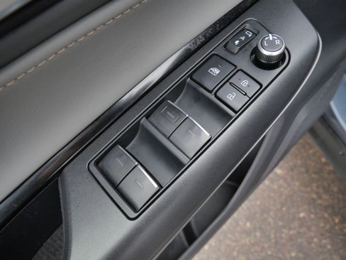 Certified 2021 Toyota Venza LE image 19