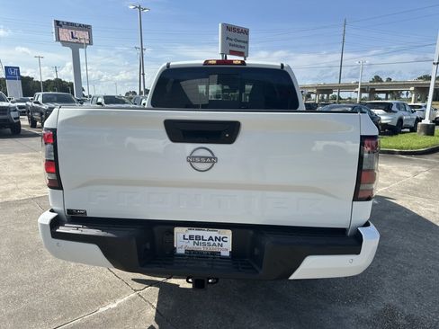 New 2026 Nissan Frontier SV w/ SV Convenience Package RWD image 9