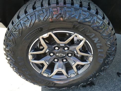 Certified 2025 Chevrolet Colorado ZR2 w/ Technology Package AWD/4WD image 14