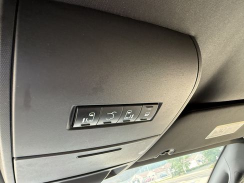 Used 2018 Dodge Grand Caravan SXT FWD image 26
