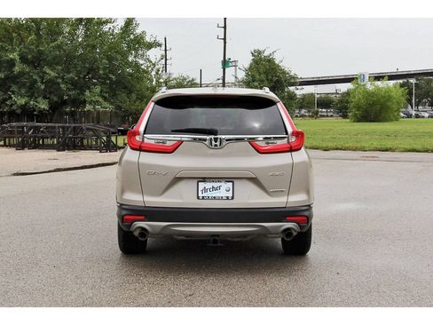 Used 2018 Honda CR-V Touring image 4