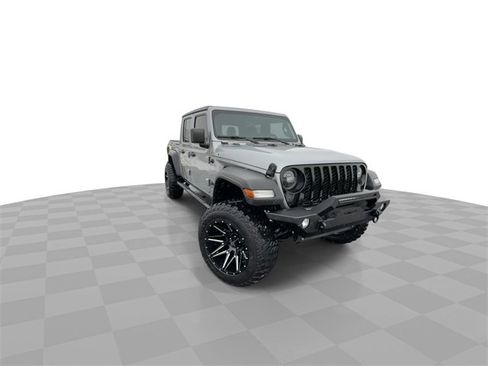 Used 2021 Jeep Gladiator Sport image 3