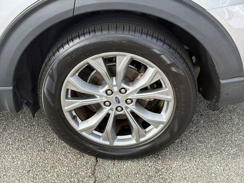 Used 2022 Ford Explorer Limited w/ Equipment Group 301A RWD image 19