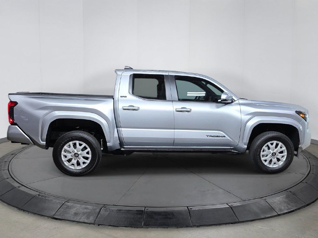 Used 2026 Toyota Tacoma SR5 AWD/4WD image 8