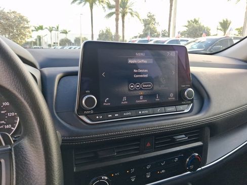 Used 2025 Nissan Rogue S FWD image 24
