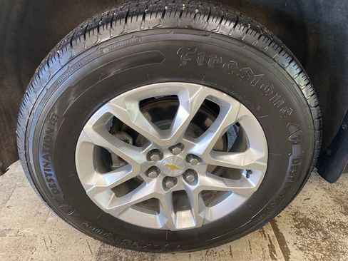 Used 2018 Chevrolet Traverse LT FWD image 11