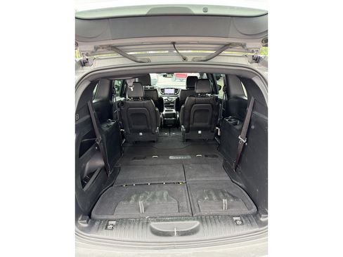 Used 2025 Chrysler Pacifica Select FWD image 10
