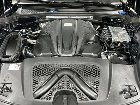 Certified 2024 Porsche Macan S AWD/4WD image 25