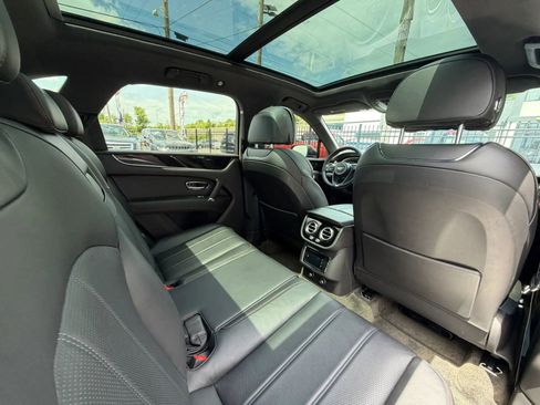Used 2020 Bentley Bentayga AWD/4WD image 64