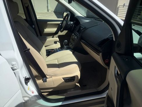 Used 2013 Land Rover LR2 HSE AWD/4WD image 18