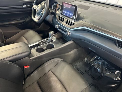 Used 2025 Nissan Altima 2.5 SV FWD image 16