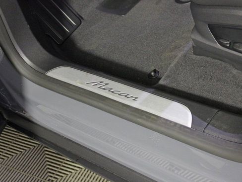 Certified 2025 Porsche Macan Electric image 18