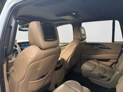 Used 2018 Cadillac Escalade Platinum RWD image 15