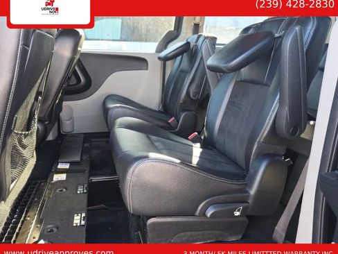 Used 2019 Dodge Grand Caravan SXT FWD image 9