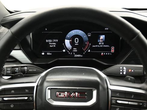 Used 2025 GMC Acadia Elevation FWD image 17