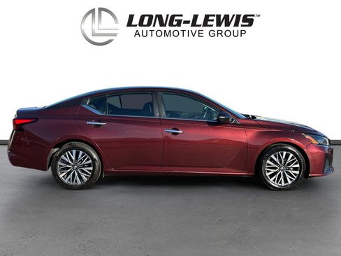 Used 2024 Nissan Altima 2.5 SV image 8