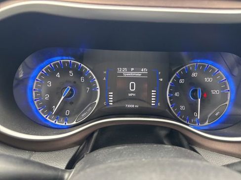 Used 2023 Chrysler Voyager LX image 23