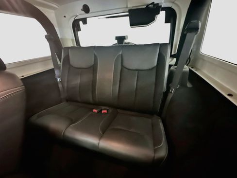 Used 2017 Jeep Wrangler Sahara AWD/4WD image 26