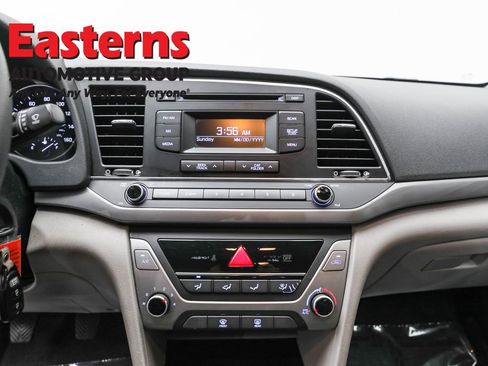 Used 2017 Hyundai Elantra SE w/ Cargo Package image 12