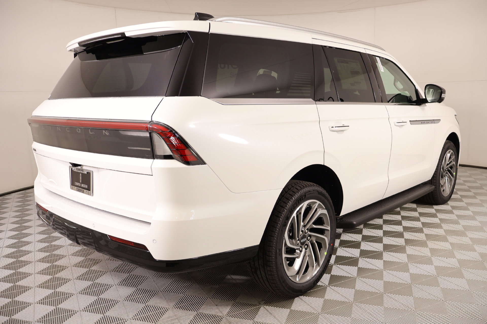New 2026 Lincoln Navigator Premiere AWD/4WD image 21