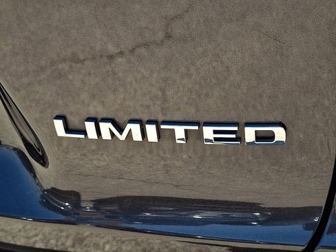 Used 2022 Jeep Cherokee Limited AWD/4WD image 30