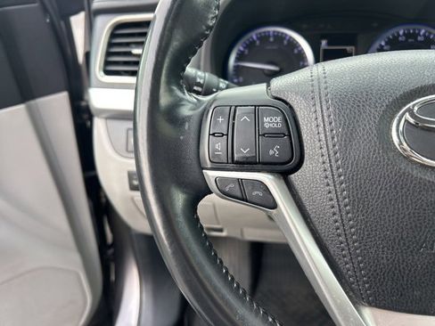 Used 2018 Toyota Highlander XLE image 21