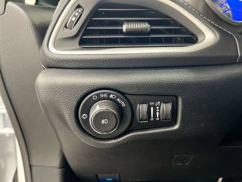 New 2026 Chrysler Pacifica Select AWD/4WD image 19