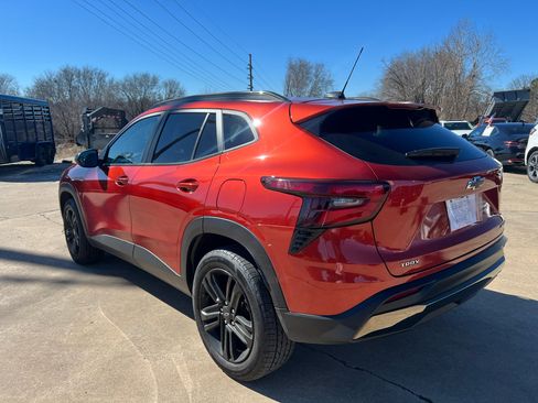 Used 2024 Chevrolet Trax ACTIV w/ Sunroof Package image 7