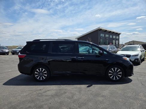 Used 2019 Toyota Sienna XLE AWD/4WD image 10