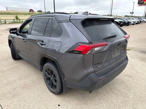 Used 2021 Toyota RAV4 LE FWD image 8