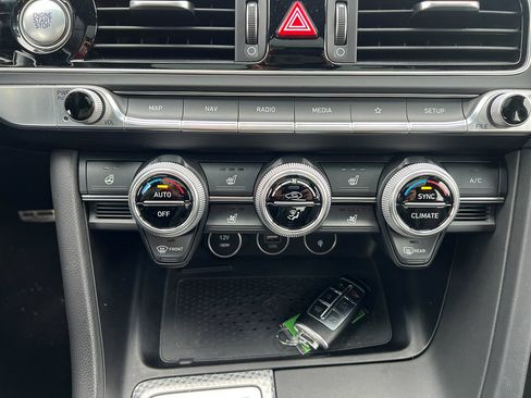 Used 2023 Genesis G70 2.0T w/ Sport Prestige Package image 20