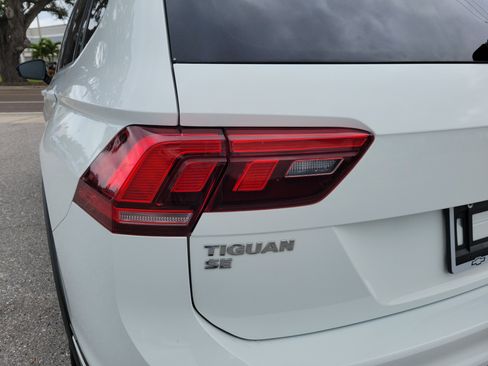 Used 2020 Volkswagen Tiguan SE R-Line image 10