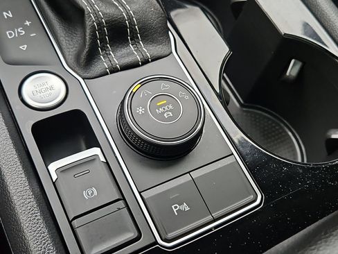 Used 2023 Volkswagen Atlas Cross Sport SE w/ Panoramic Sunroof Package AWD/4WD image 17