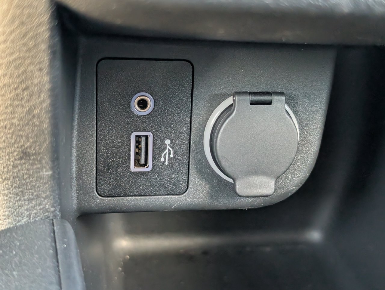Used 2025 Nissan Kicks Play S FWD image 18