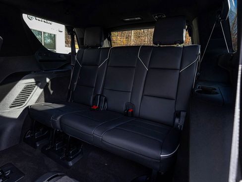 Used 2024 Cadillac Escalade Premium Luxury image 27