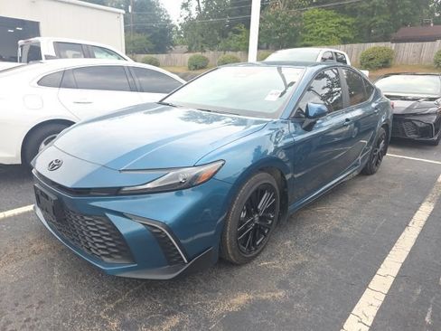 Used 2026 Toyota Camry SE w/ Convenience Package FWD image 1