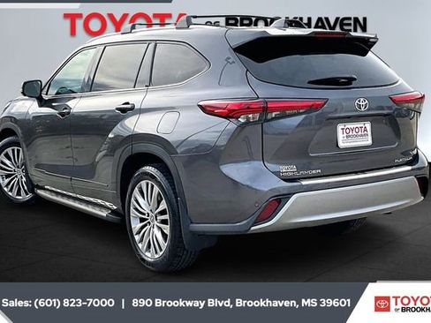 Used 2022 Toyota Highlander Platinum image 2