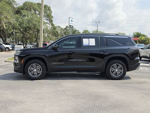 Used 2024 Chevrolet Traverse LT w/ Enhanced Driving Package FWD image 2