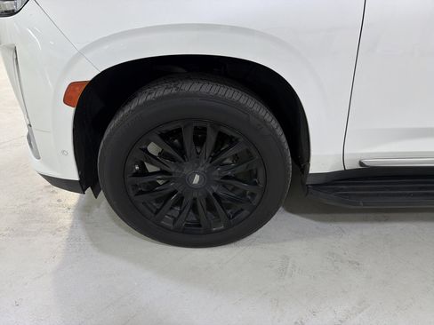 Used 2021 Cadillac Escalade Premium Luxury image 9