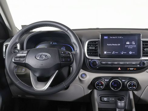 Certified 2024 Hyundai Venue SEL FWD image 29