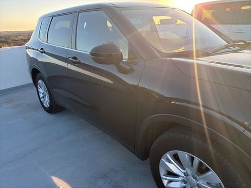 Used 2025 Mitsubishi Outlander ES image 30