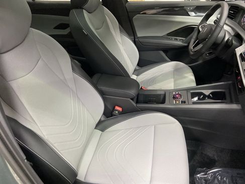 New 2026 Volkswagen Tiguan SE R-Line image 8